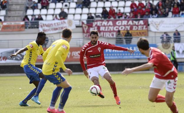 Alejando Chavero, en su etapa como jugador del Real Murcia, en la temporada 2015/16./Nacho García / AGM
