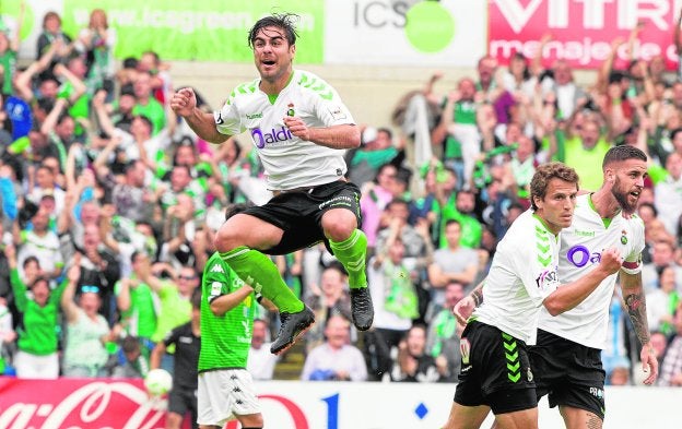 Abdón Prats celebra su gol al Villanovense en el reciente 'playoff' de ascenso.
