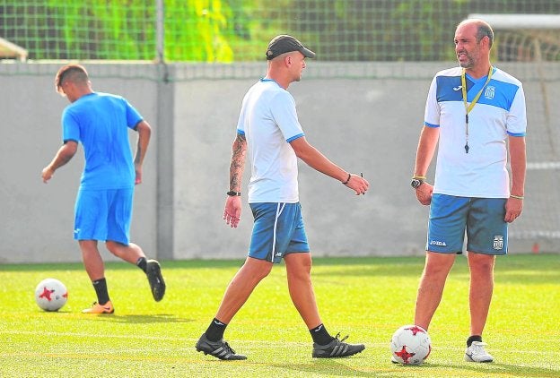 Alberto Monteagudo durante el entrenamiento de ayer en Nueva Cartagena.