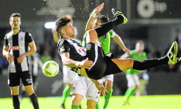 Sergio Jiménez, en un lance del partido frente al Villanovense, en el Cartagonova.