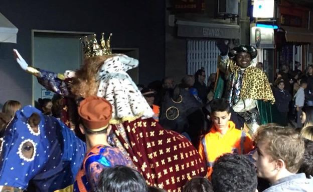La llegada de los Reyes, el año pasado, a la plaza de España de San Javier. /A.S.