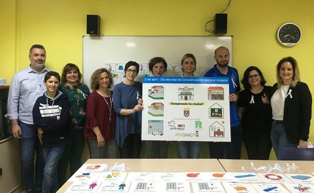 El equipo municipal y de Aidemar que trabaja en la eliminación de barreras cognitivas. /Ayto