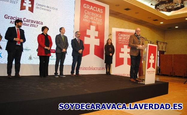 Alfonso López Rueda, de Postres Reina, habló en nombre de los patronos de la Fundación Camino de la Cruz. /JUAN F. ROBLES.