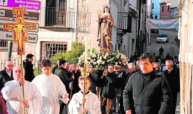 La imagen de Santa Clara, en procesión por Caravaca./J.F. Robles
