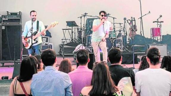 La banda Adiós Nicole, durante su actuación del sábado en Murcia./Diego Garnés