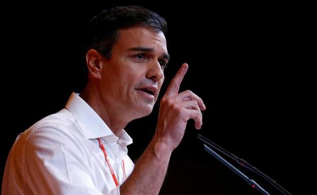 Sánchez se dirige a los militantes del PSOE. /Javier Barbancho (Reuters)