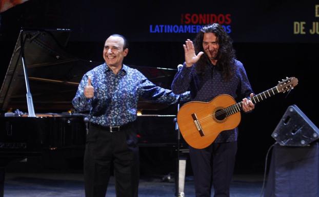 El pianista de jazz Michel Camilo y el guitarrista flamenco Tomatito cerraron la noche de música presentando su tercer trabajo juntos, 'Spain Forever’, en el Parque Torres./Pablo Sánchez / AGM