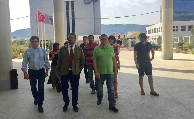 El grupo socialista camino a presentar la querella./PSOE Alcantarilla