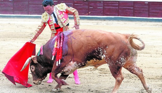 Ortega Cano, durante la faena a su primero de la tarde.