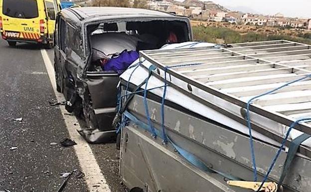 El estado de la furgoneta tras el accidente.