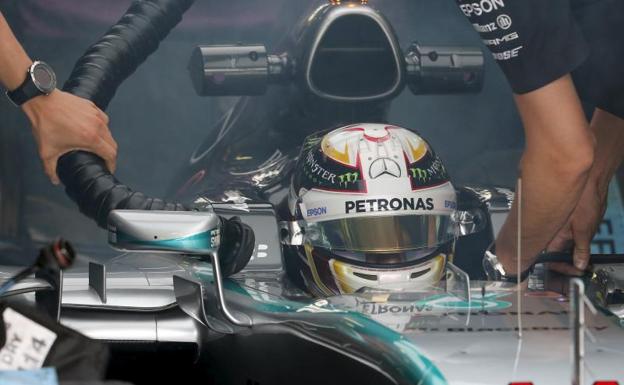 Lewis Hamilton en su Mercedes.