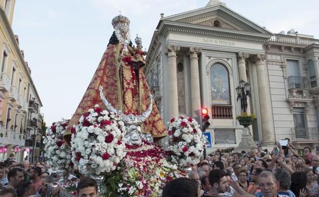 Llegada de la Virgen de la Fuensanta a Murcia para la Feria, en una foto de archivo.
