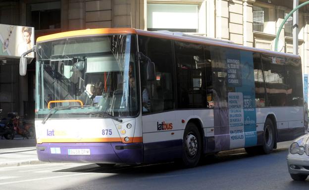 Antiguo autobús de Latbus.