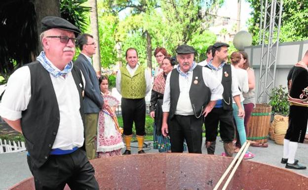 El lagar que ayer sirvió para extraer el mosto de las uvas jumillanas.