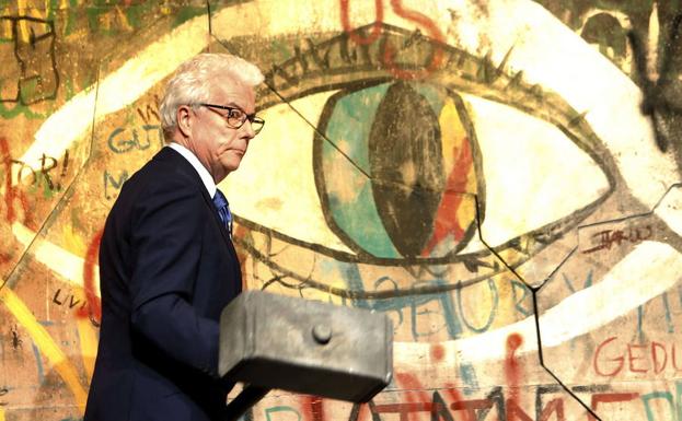 Ken Follett.