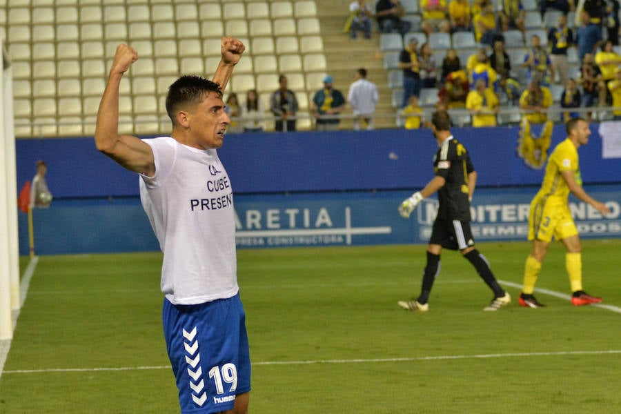 Merentiel celebra el tercer gol de su equipo ante el Cádiz CF./Paco Alonso / AGM
