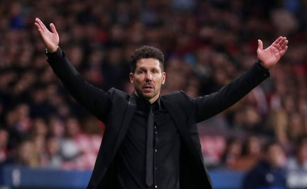 Simeone lamenta una acción./Reuters