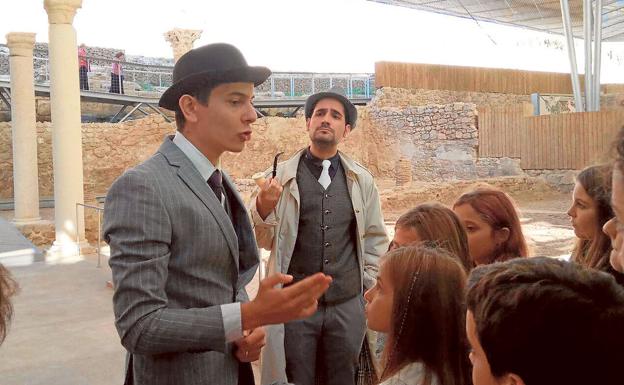 Alta participación en la visita teatralizada ‘Sherlock Holmes y el Misterio de la Diosa Isis’. /AYTO.
