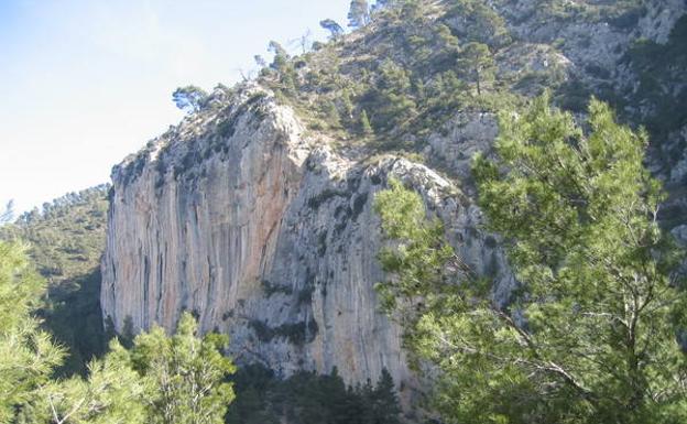 La Peña Lisa, en la umbría de la Sierra de Ricote.