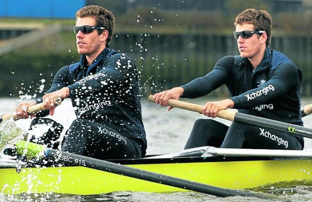 Como remeros olímpicos que son, participaron en la tradicional regata Oxford-Cambridge en 2010./Ben Stanstall