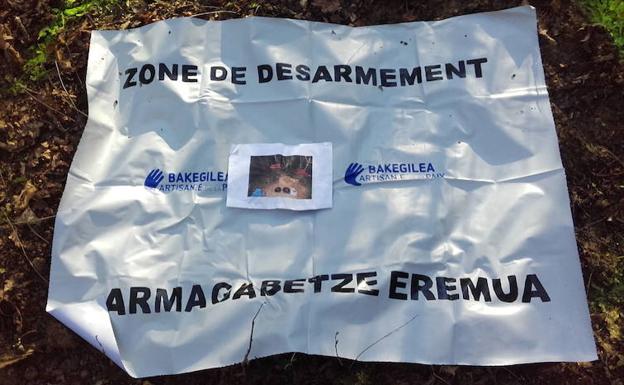 Indicación del lugar donde armas había dejado las armas para el desarme. /Archivo