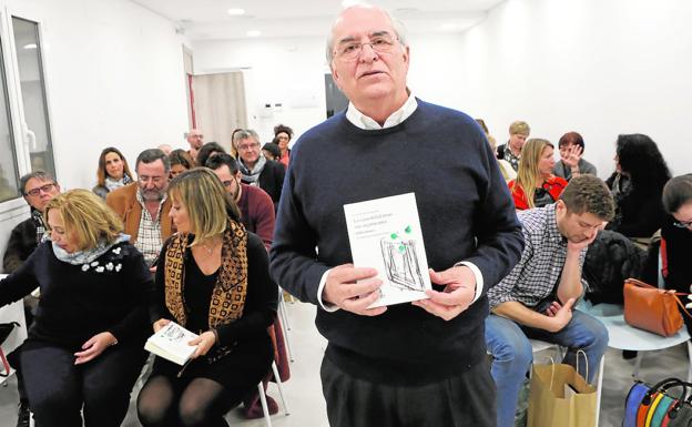 Juan Cano, durante la presentación del libro editado por la Fundación Trinitario Casanova./E. Botella / AGM