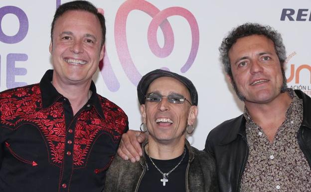Fito cabrales (c), junto a Ricardo Ruipérez (izda.) y Carlos Tarque, de M-Clan./