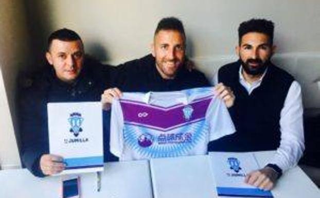 Óscar Rico en su presentación como jugador del Jumilla. /F.C.Jumilla