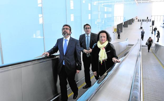 Pedro Rivera, Yolanda Muñoz y García-Ayllón, en una visita a Corvera en marzo./G. Carrión / AGM