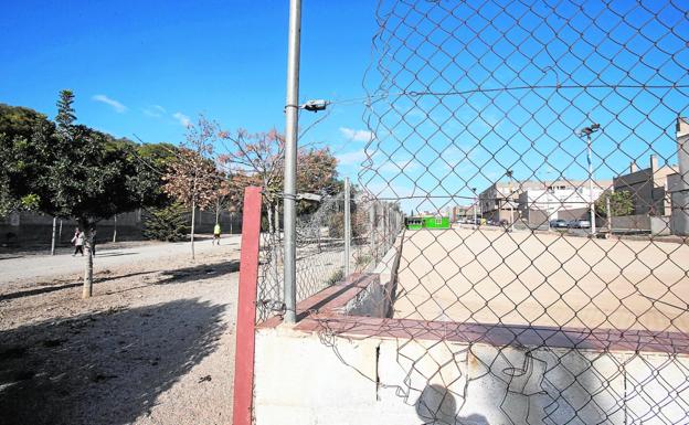 Terrenos usados como pista de bolos cartageneros, junto a la Vía Verde de Barrio Peral. agm/José María Rodríguez / AGM