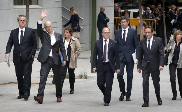 La mayoría de los exconsellers del Govern catalán llega a la Audiencia Nacional para declarar ante la jueza Carmen Lamela. /Fernando Alvarado (Efe)