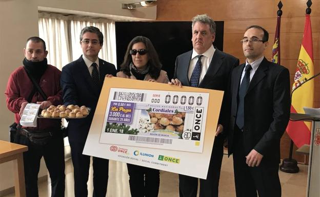Presentación del cupón de la ONCE dedicado a los cordiales. /Ayuntamiento de Murcia