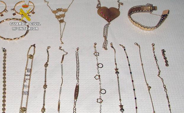 Las joyas recuperadas./Guardia Civil