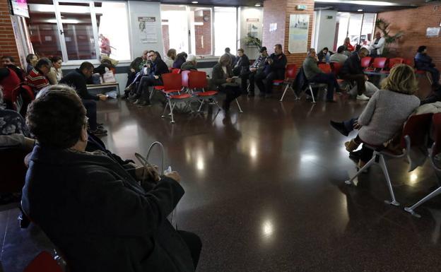 Imagen de la sala de espera de Urgencias de La Arrixaca. /Edu Botella / AGM