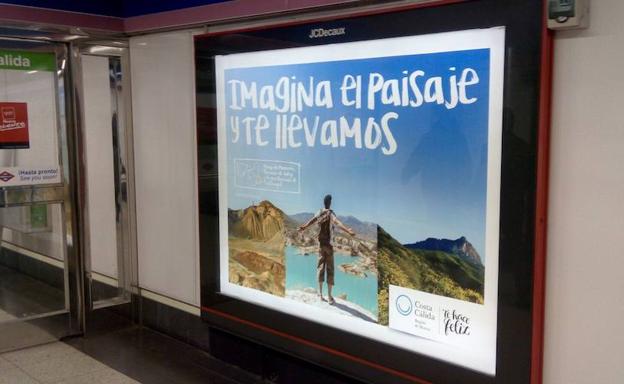 Uno de los carteles de la Región de Murcia en el Metro de Madrid/