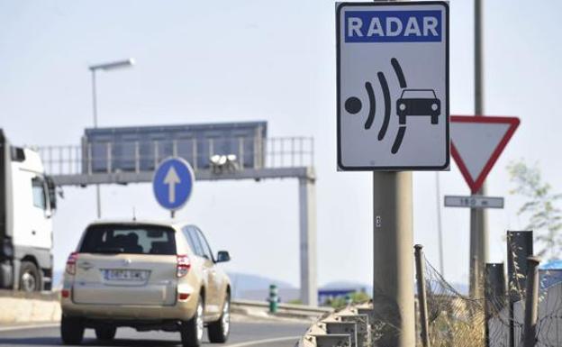 Radar fijo en Murcia /V. Vicéns / AGM