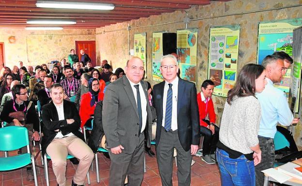 El alcalde y el presidente de la CHS, ayer, en el seminario./A. G. / AGM