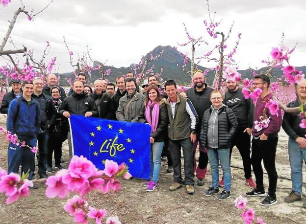 Algunos de los participantes, durante su visita de campo./A. G.