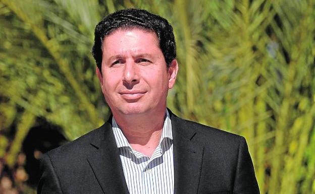 Antonio Sevilla pasea por el centro de Murcia y relata su experiencia de casi cuatro años al frente de la Autoridad Portuaria de Cartagena./NACHO GARCÍA / AGM