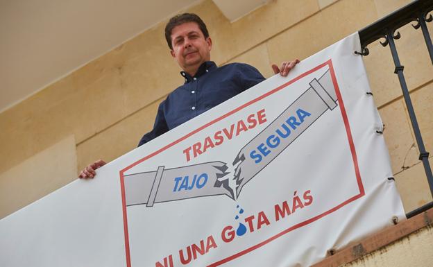 Cartel contra los trasvases en Sacedón (Guadalajara)./EFE