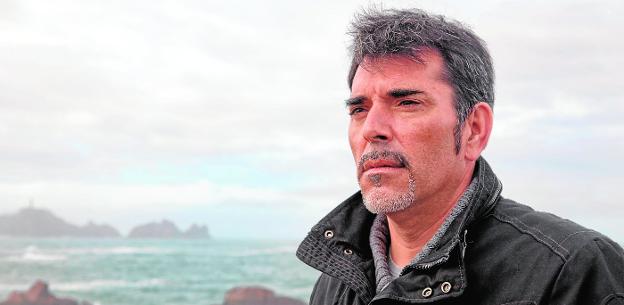 El escritor barcelonés Víctor del Árbol, que hoy participa en el ciclo 'Escritores en su tinta' de Molina de Segura./