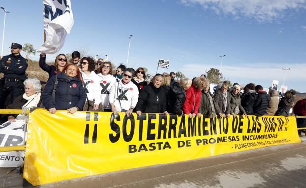 Protesta de la Plataforma Pro Soterramiento./Edu Botella / AGM