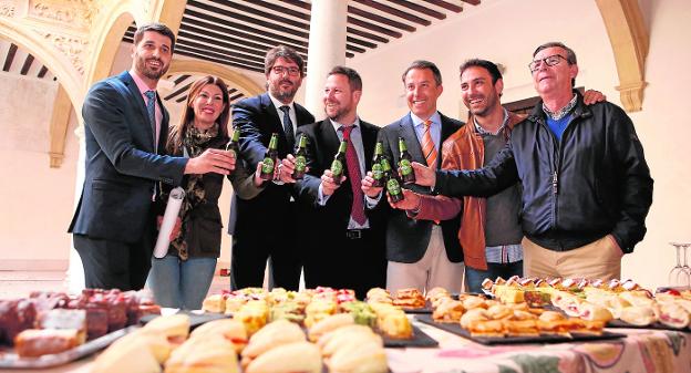 Francisco Jesús Abellaneda, Mari Carmen Ruiz, Manuel Fernández-Delgado, Yayo Delgado, Fulgencio Gil, Agustín Llamas y Francisco Montiel. agm/ J. I. /