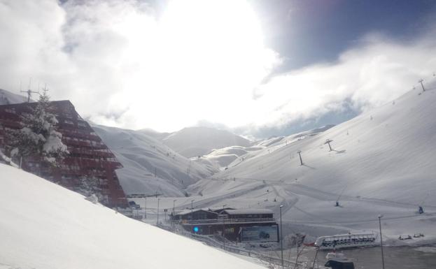 El sol comienza a aparecer cuando la temporada llega a su final/Astún