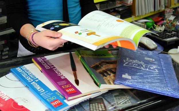 Libros de texto a la venta. /LV