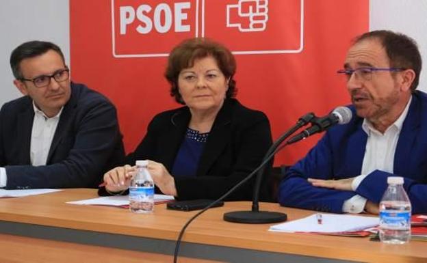 El secretario de Justicia y Nuevos Derechos del PSOE, Andrés Perelló, junto con Diego Conesa, secretario general de los socialistas murcianos./LV