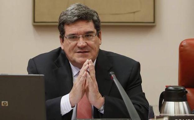 El presidente de AIReF, José Luis Escrivá, durante su comparecencia en la Comisión de Presupuestos del Congreso./EFE