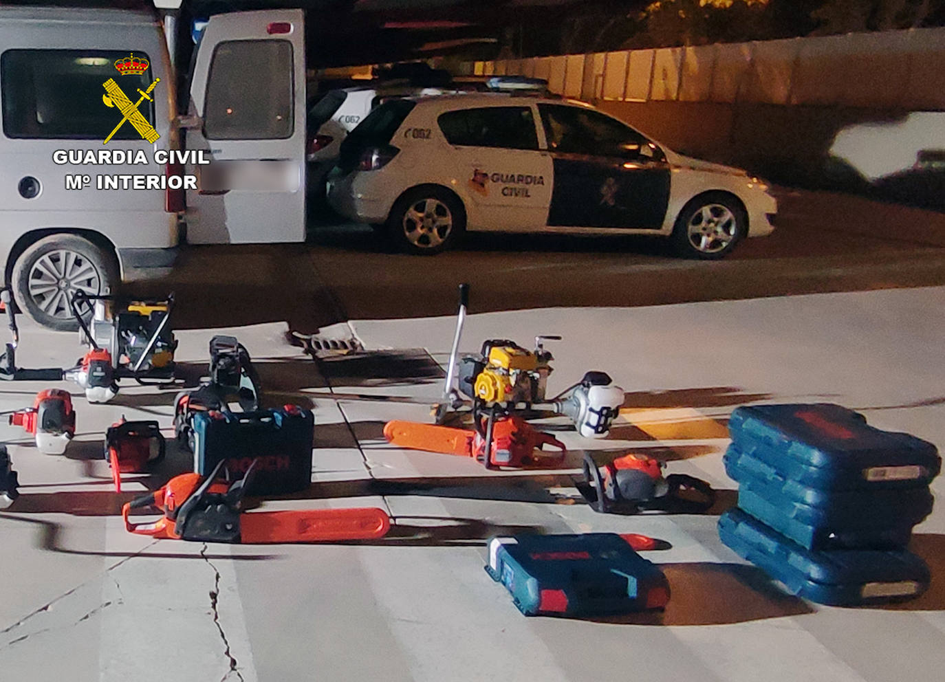 Las herramientas recuperadas por los agentes de la Benemérita. 