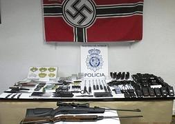 Imagen de algunas de las armas intervenidas. / Efe/