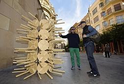 Una pieza de la instalación 'Himatión' creada por la artista murciana Sonia Navarro. :: Nacho García/AGM/